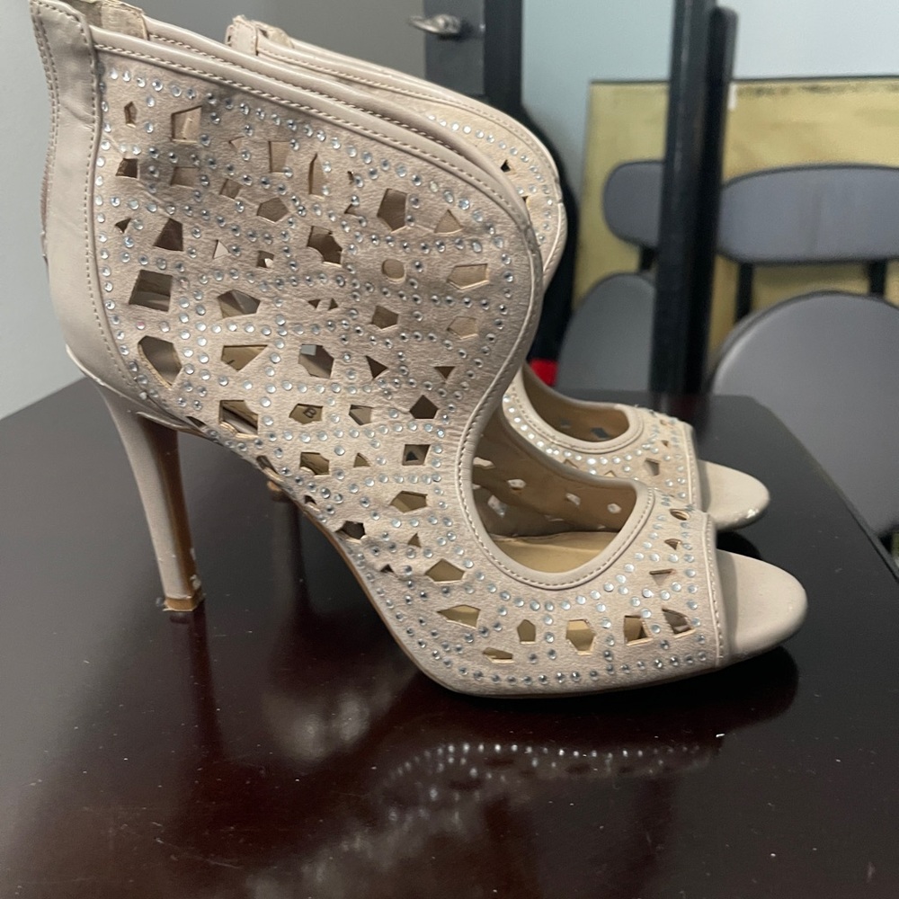 Elegant Beige Peep-Toe Heels — Gianni Bini